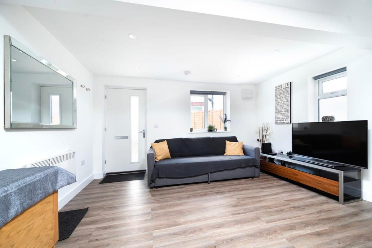 Ferienwohnung Cozy Single Level Flat With Parking Enfield Exterior foto